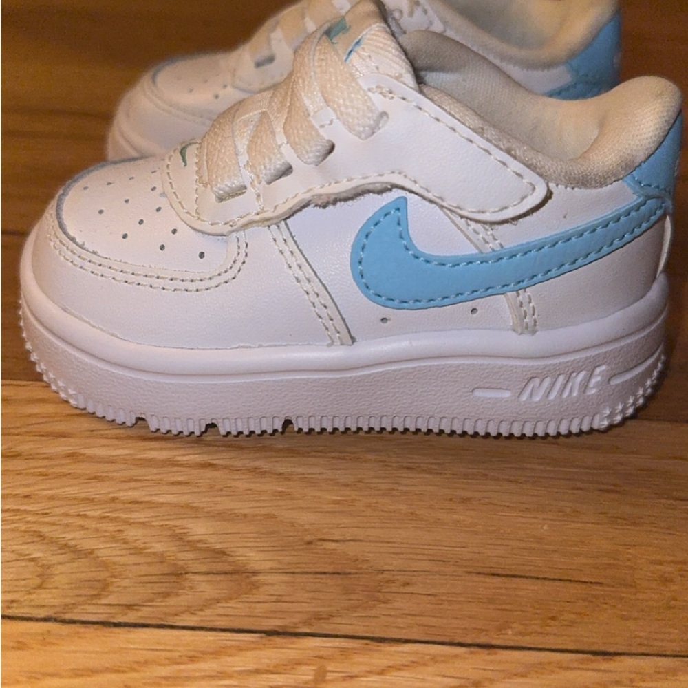 Nike Baby/toddler White and university Blue Sneakers